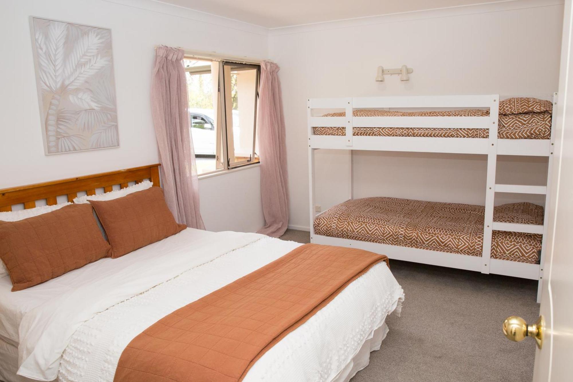 2 Bedrooms With Garage Right On Te Awa River Bike Trail Tamahere Exterior photo